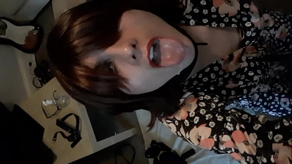 Sissy Emma S self facial cumshot